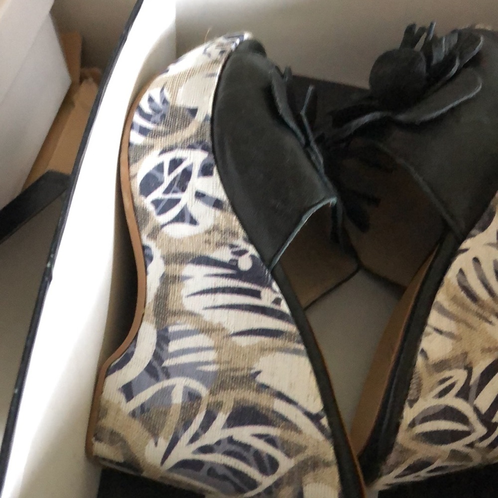 Wedge sandals by Azura.  Great condition only worn a few times - Picture 6 of 6